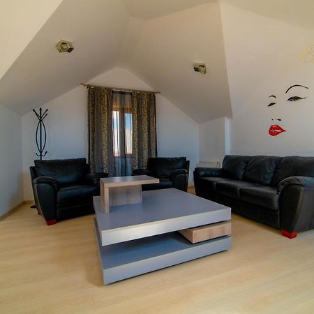 Villa Etiquette Deva Ngoại thất bức ảnh