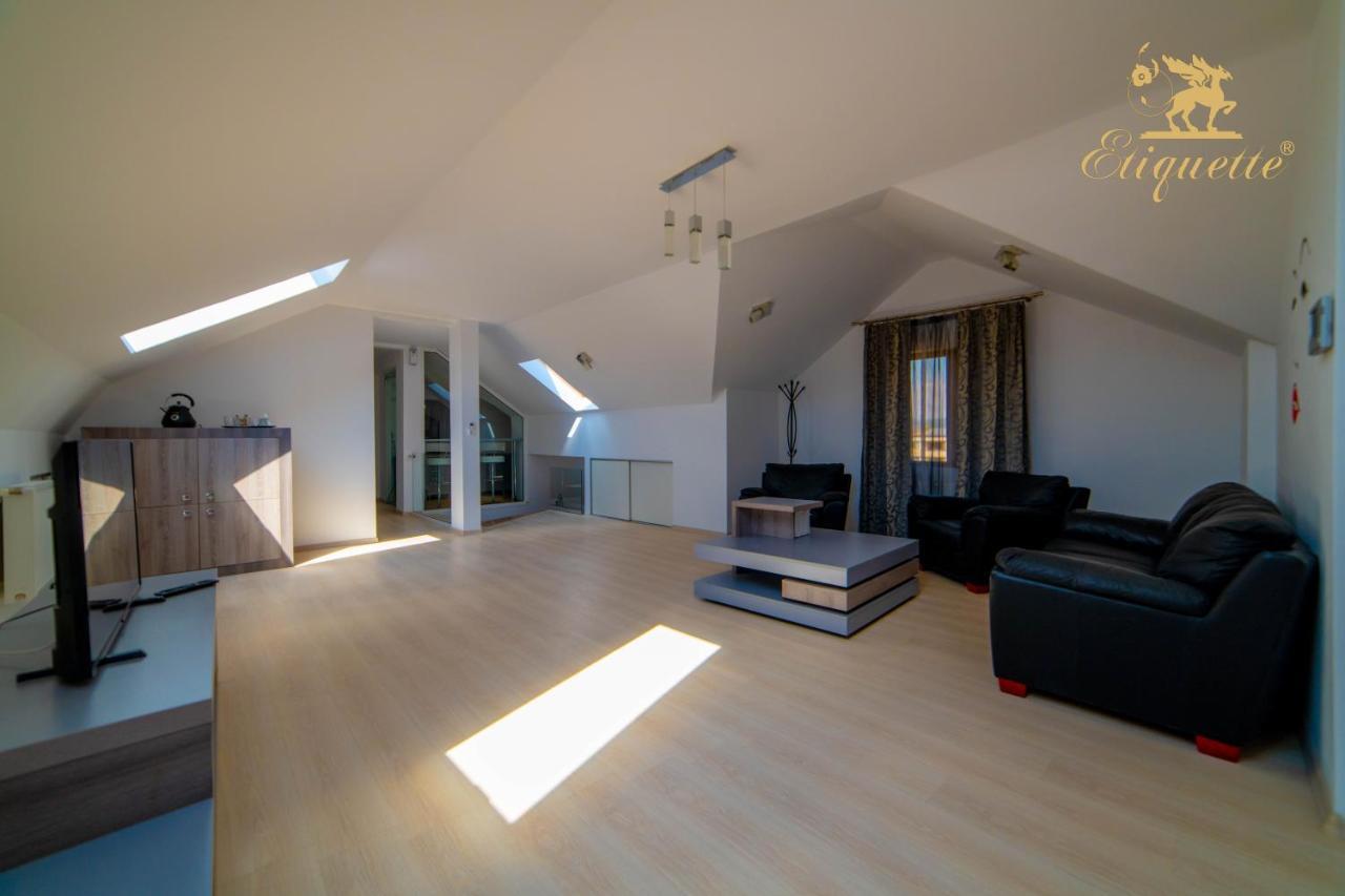 Villa Etiquette Deva Ngoại thất bức ảnh